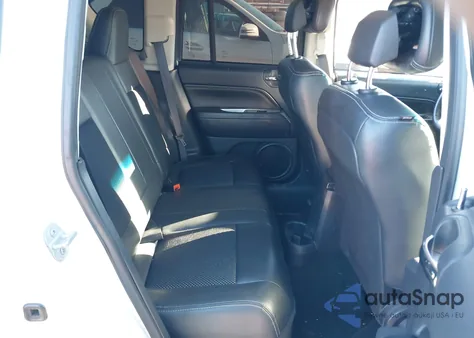 2016 Jeep Compass Latitude z USA, uszkodzony, nr VIN 1C4NJCEA5GD648135